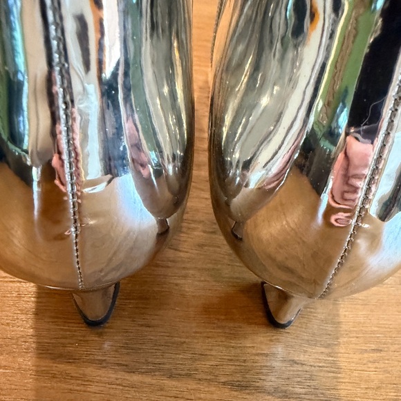 BRAND NEW - NWOB- Gianni Bini Metallic Silver Ankle Boots sz 10 - Picture 8 of 10